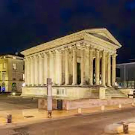 D'une Avec Balcon Et Wifi A * Nîmes